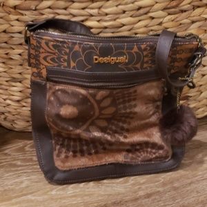 Cross body bag with faux fur on front